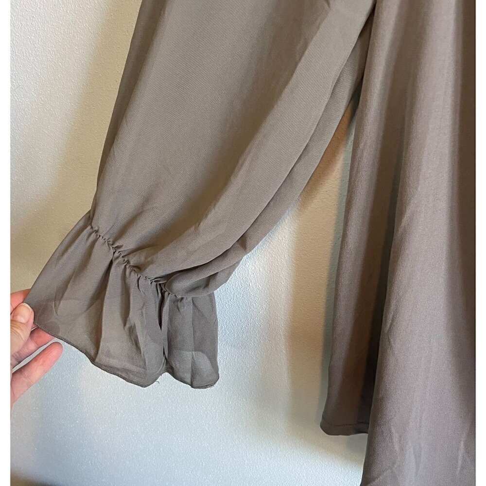 NWT Torrid Womens Gray Studio Knit Off Shoulder Smocked Chiffon Swing Top Large - Picture 8 of 13